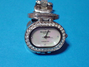珍品　デザイン　ＡＬＥＳＳＡＮＤＲＡ　ＯＬＬＡ　　ＦＴＲＥＮＺＥ　４ＹＥＡＲＳ　ＢＡＴＴＥＲＹ　女性用腕時計　楕円型