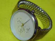珍品　デザイン　腕時計　ホワイト_画像2