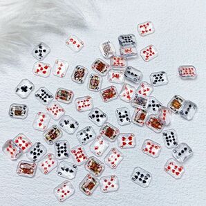 ★トレンディなポーカーカード ネイルパーツ★ランダム8個(赤4個･黒4個)