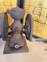 鋳物 コーヒーミル 昭和レトロ　CLASSIC COFFEE MILL　手挽き　ヴィンテージ　当時物　激レア　店鋪什器　オブジェ 喫茶店 インテリア_画像2