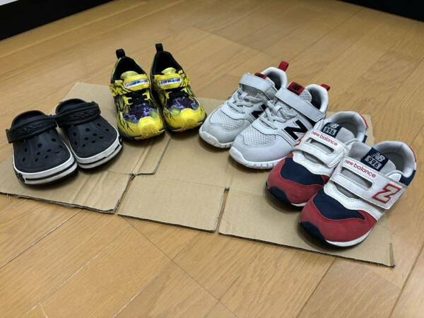 ☆ニューバランス new balance☆キッズ スニーカー等16.5センチ 4足セット☆送料込み！！ ランニングシューズ クロックス サンダル996 57F