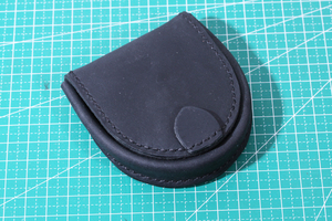 ブライドルレザー新出品手縫い本革 半円型（馬蹄型） 小銭入れ（コインケース）ブラック