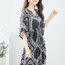 新品☆M~L Vネック バンダナ柄 ロングワンピース マキシ丈 レディース 半袖 オシャレ きれいめ 夏 40代 50代/ブラック 黒/12258913_画像4