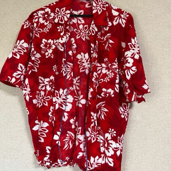 ハワイで購入のアロハシャツ　色彩が鮮やか　Sサイズ　男女共に可能