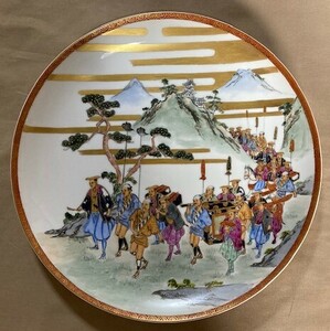 2405ｍ447/九谷焼・金彩色絵大皿・『大名行列の図』菁山印・径31㎝・佐川急便100サイズ