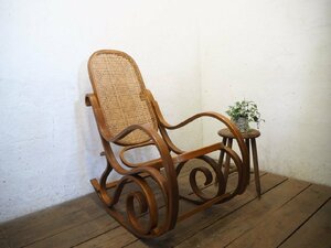 タQ0839◆曲木デザインの古い木製ロッキングチェア◆椅子 イス リビング インテリア カフェ レトロ ヴィンテージP笹1