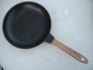 Staub -stroke ub iron made 26cm fry pan (^00XD17A