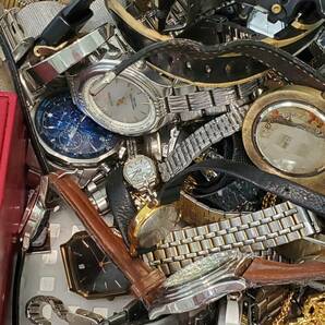 【ジャンク品】腕時計 まとめ売り SEIKO/CITIZEN/CASIO 等様々 総重量 約 ３㎏以上（付属品込み）の画像3