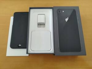 au iPhoine8 SpacGray 64GB ジャンク