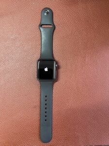 Apple Watch Series 3（GPSモデル）38mm スペースグレイアルミニウムケース と ブラックスポーツバンド 