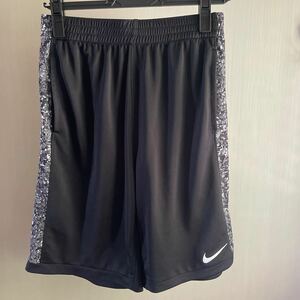 ナイキ　NIKE ジュニア　ハーフパンツ ショートパンツ XL 黒