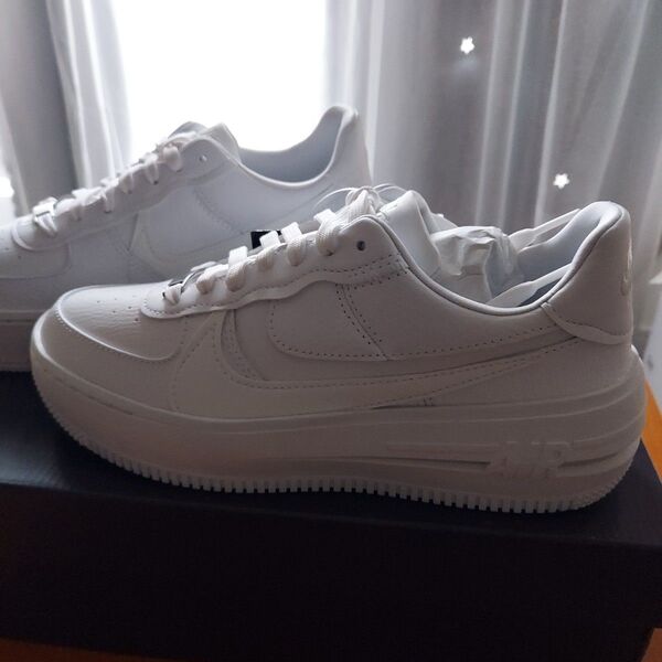 NIKE AIR フォース1 PLT.AF.ORM 24.5cm