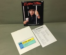 VHD ビデオディスク(美品)［エルトン・ジョン Elton John／ビデオ・クリップ アイム・スティル・スタンディング+3］ライナー付き_画像3