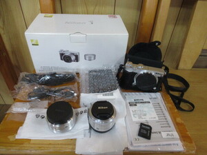 69575 Nikon ニコン 1 J5 ダブルレンズキット ミラーレス 一眼カメラ 18.5mm 10-30mm 箱付き 専用ボディケース付き
