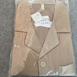 大人気再入荷しました。100%シルクパジャマセット