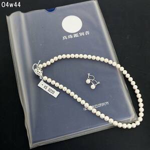 O4w44 accessory . summarize pearl necklace earrings middle .. judgement document equipped present condition goods cat pack 