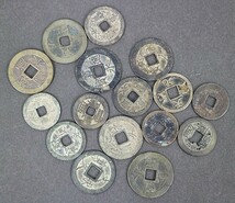 G4W49 古銭等おまとめ 日本紙幣 日本硬貨 外貨 記念メダル 387g 真贋不明 現状品 ネコパケ_画像4