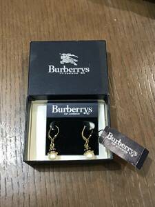 未使用長期保管品★Burberrysパールピアス　ゴールド