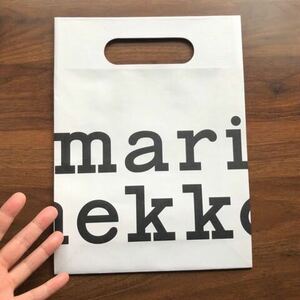 未使用 marimekko マリメッコ ショップ 手提げ 紙袋