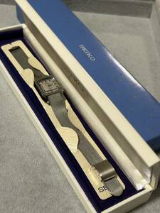 15 セイコー　スペシャル　レディース手巻き式腕時計　デッドストック
