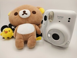 【極上美品】FUJIFILM 富士フイルム インスタントカメラ チェキ instax mini 11 アイスホワイト リラックマコラボ