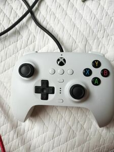 8Bitdo Ultimate Xbox　有線コントローラー -公式ライセンス（ホワイトエディション）