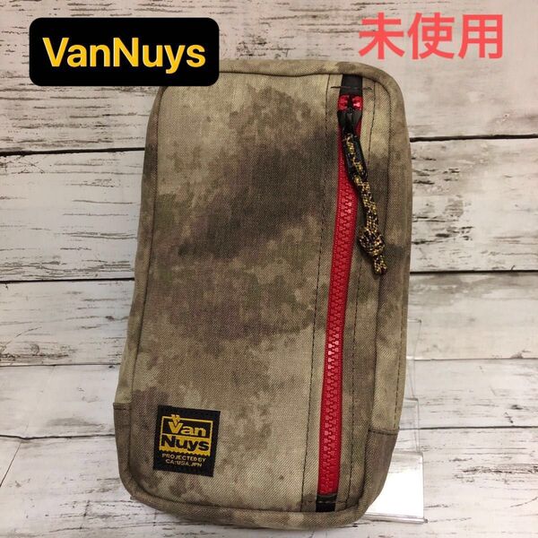 バンナイズ VanNuys 赤いファスナーの薄型サブポケット★未使用 ★ファッション推しクーポン利用してね。
