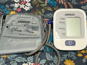 OMRONオムロン 上腕式血圧計★ 自動電子血圧計HEM-8712