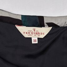 TRUSSARDI トラサルディ サラッと生地 総柄 デザイン フレアスカート サイズ 38 /マルチ/レディース/日本製_画像5