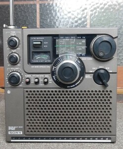 ソニー　スカイセンサー　ICF-5900　SONY　SW/MW/FMラジオ　鳴りますがジャンク　昭和レトロ　ビンテージオーディオ　アンティーク