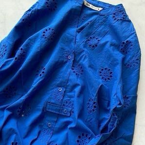 ZARA ザラ 大人可愛い カットワーク刺繍 シャツ ワンピース 羽織りにも ブルー オーバーサイズ コットン 長袖 春夏 Mサイズの画像4