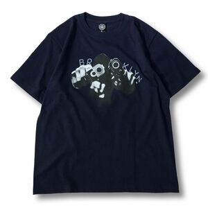 《美品◎》AND SUNS アンドサンズ★日本製*新品タグ付*イラスト*ロゴ*半袖Tシャツ*カットソー*ネイビー*サイズM(MS2897)◆S60