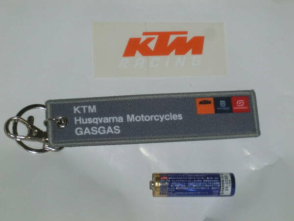 KTM ハスクバーナ Husqvarna GASGAS 共通バイクキーホルダー キーチェーン KTMレーシングステッカー付き DUKE