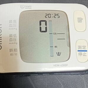 OMRON 手首式血圧計 HEM-6300F