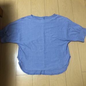 パフスリーブ。トップス。 カットソー。半袖Tシャツ