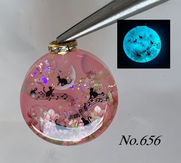 展示用/レジン/月夜のメロディと子猫達 蓄光 オルゴナイトネックレス