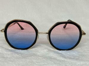 【新品】サングラス　グラデーション　レンズ　ファッション 眼鏡　伊達メガネ　個性的　オシャレ　黒縁 ブルー　ピンク　未使用品　美品