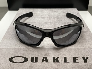 偏光★OAKLEYオークリー PITBULLピットブル マットブラックつや消し黒/POLARISEDミラーレンズ USA製アジアンFITサングラス ケース付 SI米軍