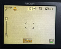 RICOH R8 1000万画素 CCDコンパクトデジタルカメラ ブラック [現状品] ストラップ 充電器 バッテリー付き 光学ズーム7.1倍_画像10