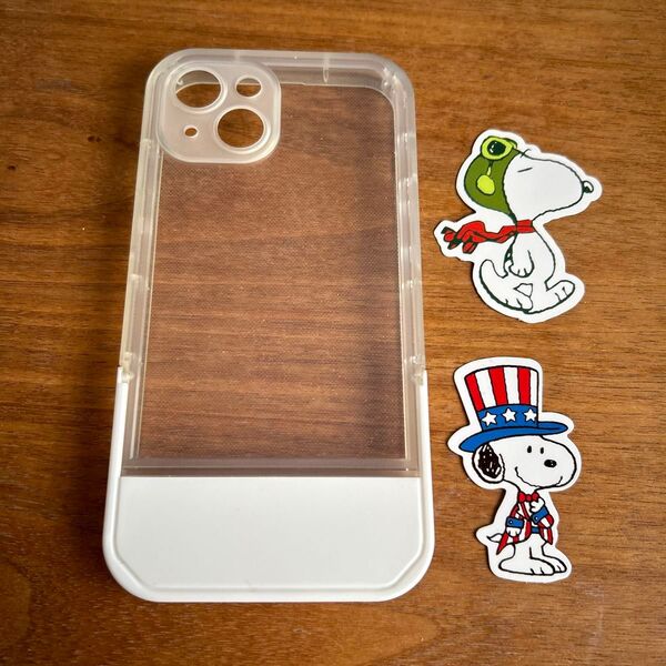 ☆美品☆Apple iPhone14スマホケース クリアケース スタンド付き 白 スヌーピー ステッカー2枚付き♪