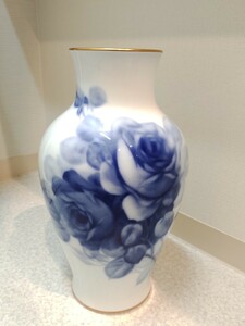 ◆中古品◆簡易清掃済◆大倉陶園 ブルーローズ　花瓶　フラワーベース　花器 陶器 花生 薔薇 壺