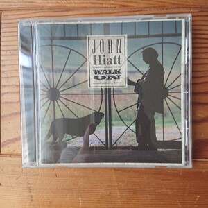 JOHN HIATT（ジョン・ハイアット）／Walk On［アメリカン・ミュージックの伝導者による1995年発表の第12作。ボニー・レイット客演］