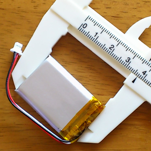 リポ バッテリー 3pinコネクター付き 3.7V 500mAh 582535（5.8 x 25 x 37mm）の画像3