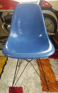 US Vintage HERMAN MILLER Eames side shell chair 