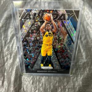 Panini 2018-19 Donovan Mitchell Disco Prizm Utah Jazz. No.17