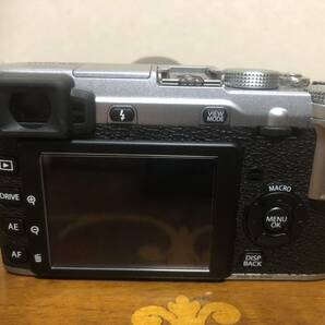 中古 デジタルカメラ FUJIFILM X-E1（シルバー） ＆ レンズ XF18-35mmの画像4