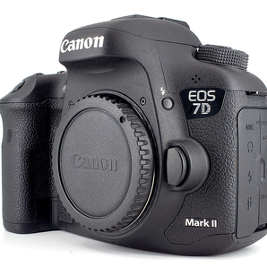■ Canon ■ EOS 7D Mark II MK2 マーク2 ボディ●元箱付属品完備 ●S数 約 1.070 極小【ほぼ新品 送料込】の画像2