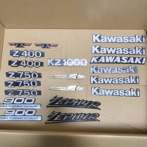 エンブレム タンク サイドカバー カワサキ 川崎 KAWASAKI Z1 Z2 Z750 Z400 FX KZ ゼファー zephyr 中古 当時物 ？ 大量 軽梱包ネコポス発送の画像1