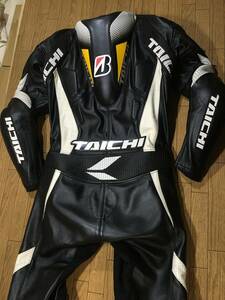 RS TAICHI GP-WRX R303 cow leather made racing leather suit XL size boots in height 175-180. rom and rear (before and after) 