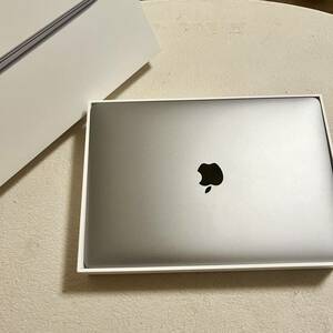 Apple MacBook Air M1 2020 (13インチ8GB RAM256GB SSD8コアCPU/7コアGPU) スペースグレイ (整備済み品)